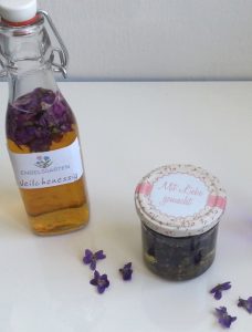 Vielchenessig und Veilchenöl